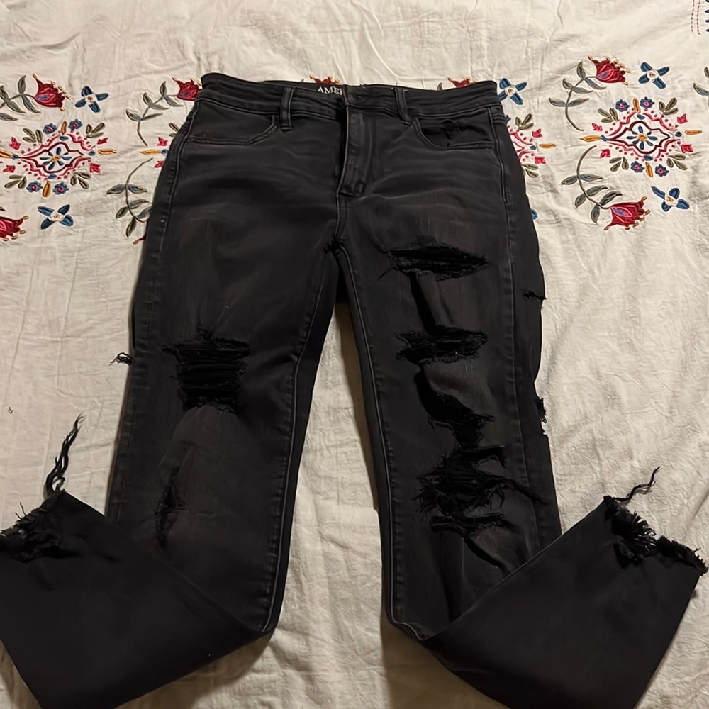 AE High rise jegging. Very soft! Never worn. Highly Distressed. Size 8.